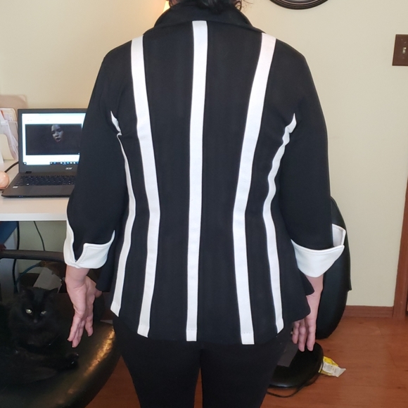 Blazer - Picture 4 of 5